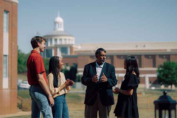 Sohail Talking to Students on Campus