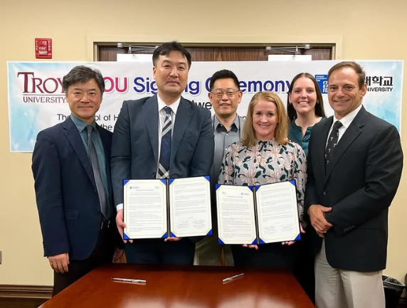 MOU Signing with Chosun University