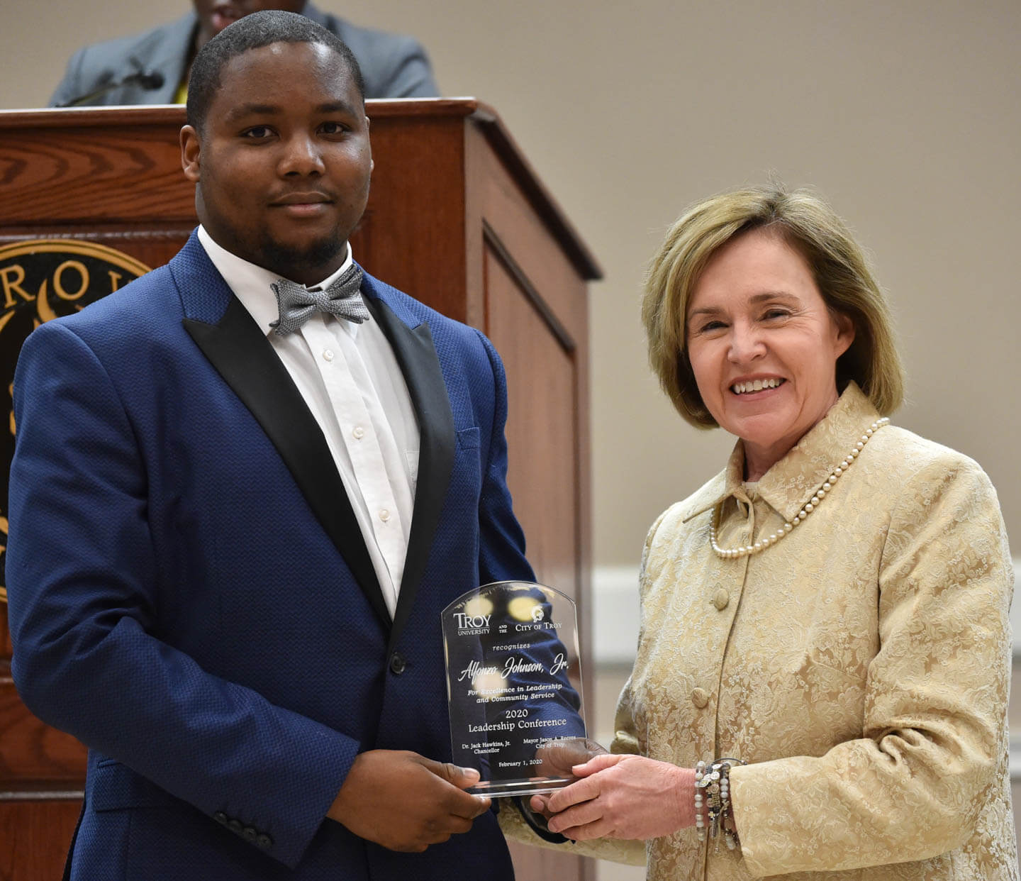 Herman Johnson, Jr. receiving student award from Barbara Patterson