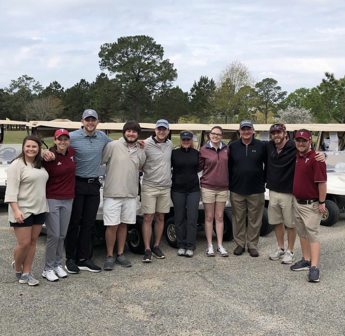 HSTM students who organized golf tournament